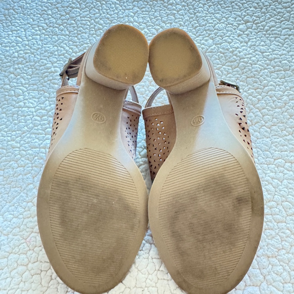 Universal Thread Tan Peep-Toe Sandals - Picture 6 of 7
